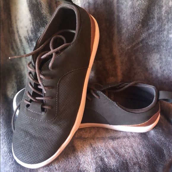 Boys size 5 shoe - Picture 1 of 3